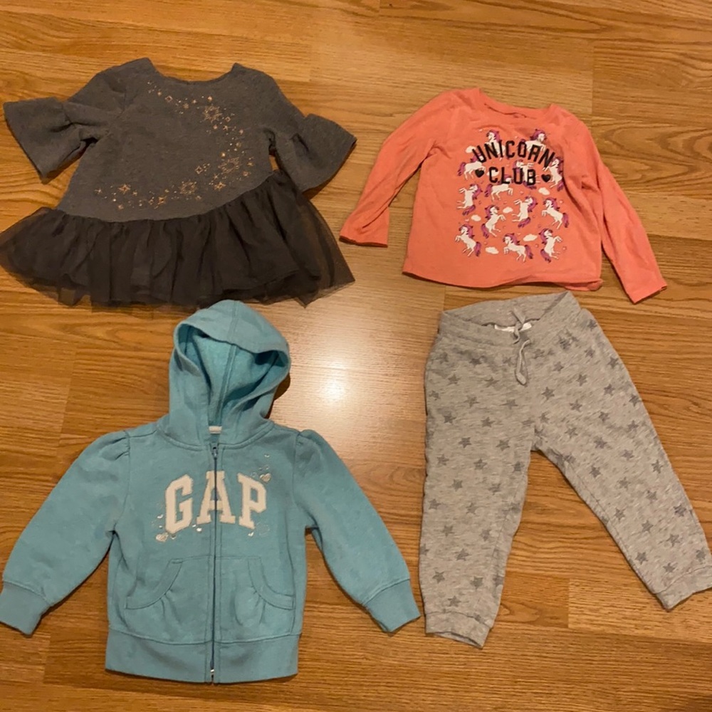Girl 18-24M 4 pieces clothes bundle